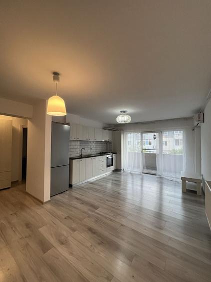Apartament cu 3 camere decomandat în Micro 3