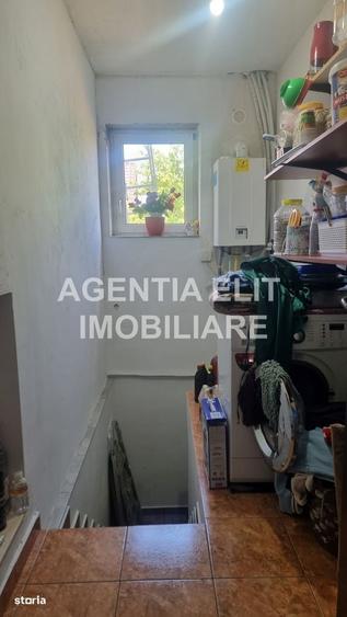 Casă cu 4 camere în Central