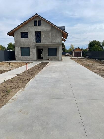 Casă cu 4 camere în Mărtăcești