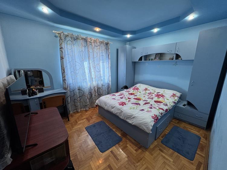 Apartament cu 3 camere semidecomandat, mobilat în Aiud