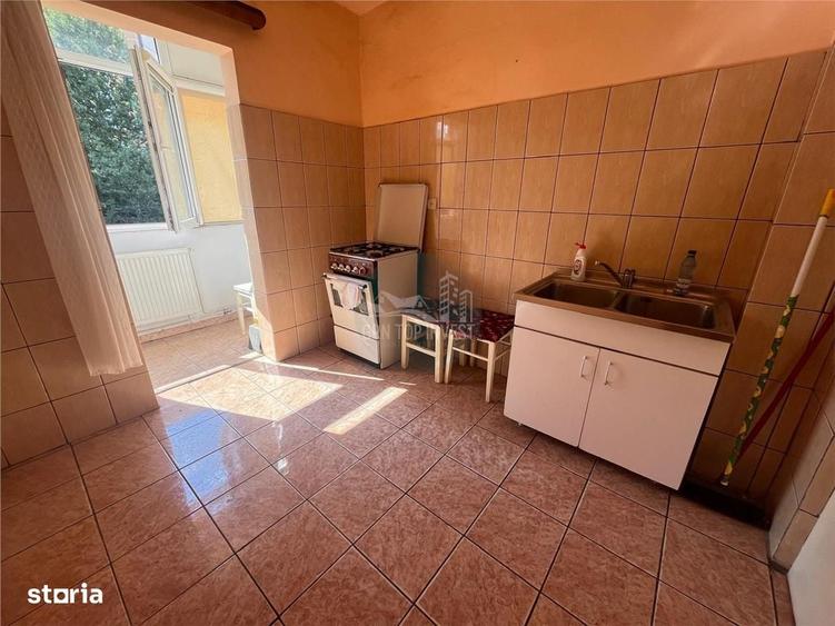 Apartament 2 camere decomandat balcon pivnita zona Vasile Aaron - 14
