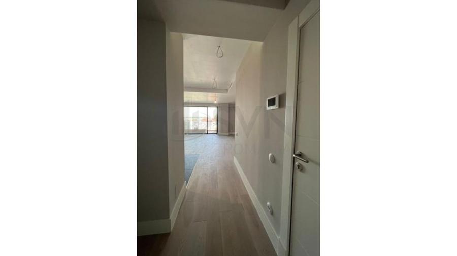 Apartament cu 4 camere semidecomandat, mobilat în Pipera