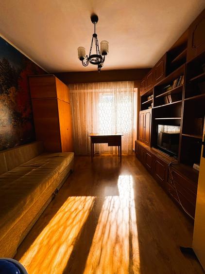 Apartament cu 3 camere decomandat în Podul de Fier