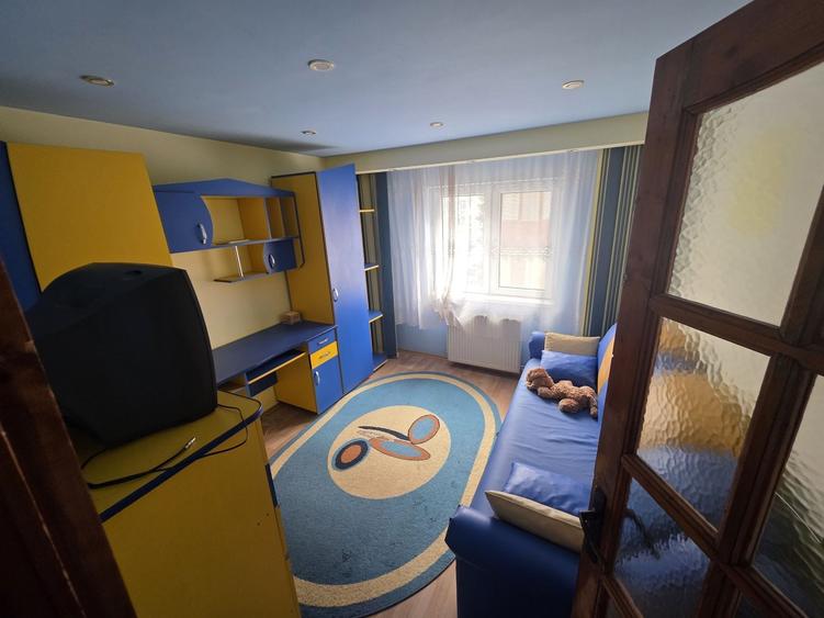 Apartament cu 3 camere decomandat în Central