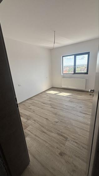 Apartament cu 2 camere decomandat în Preajba