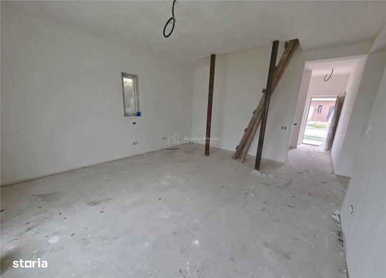 Casă cu 4 camere în Central