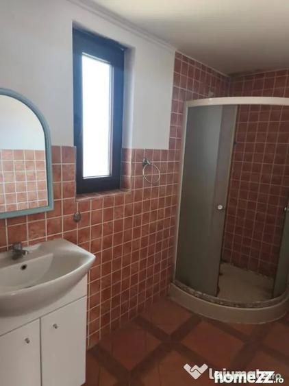 Casă cu 5 camere cu Teren 1600 Mp în Central