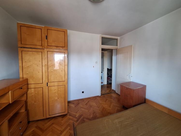 Apartament cu 3 camere decomandat, mobilat în Lipovei