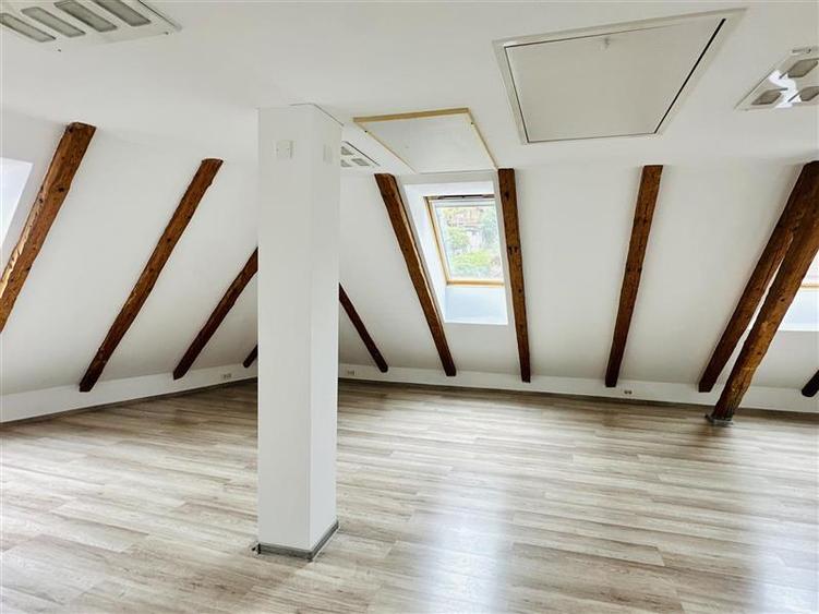 Casă individuală cu 6 camere cu Teren 275 Mp în Bartolomeu