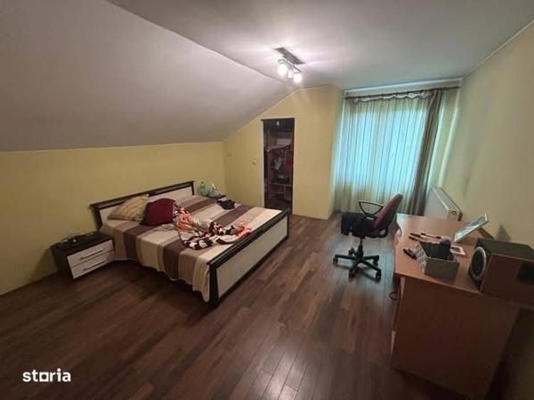 Casă cu 4 camere în Central