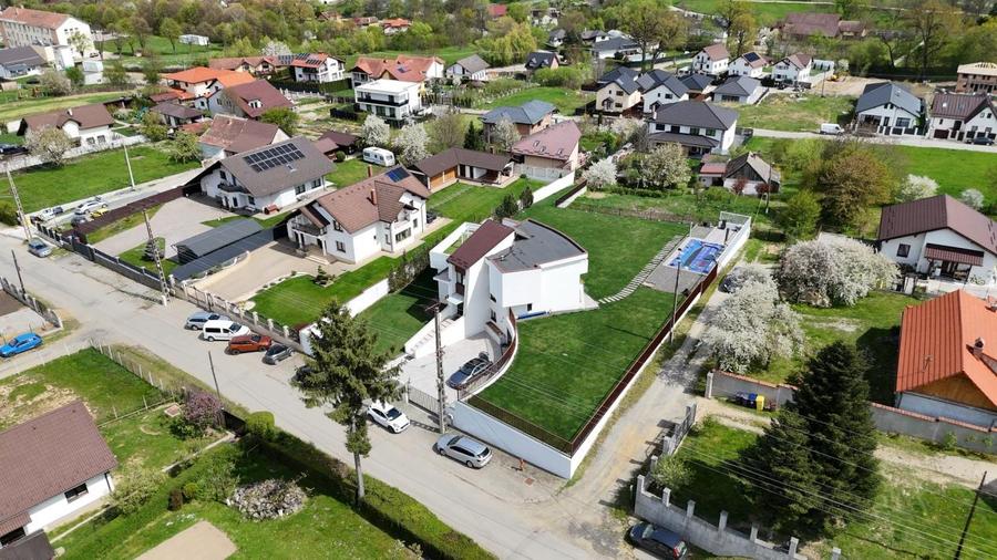 Vila de lux 5 camere +1500mp teren Cisnadie - 16
