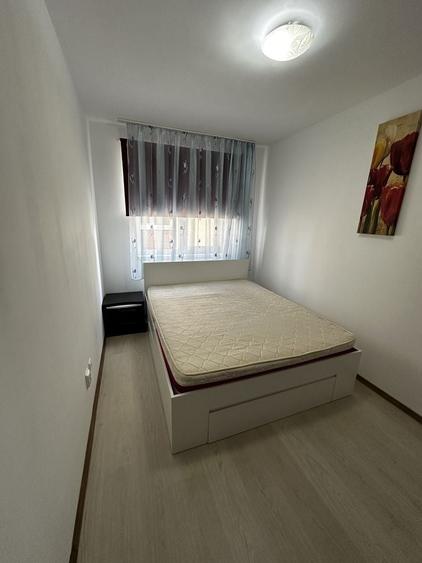 Apartament cu 3 camere decomandat în Lotrioara