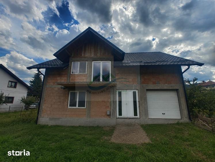 Casă cu 5 camere cu Teren 421 Mp în Central