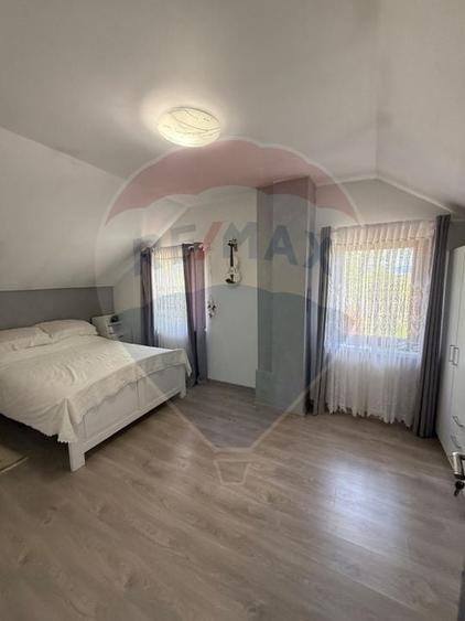 Casă individuală cu 4 camere cu Teren 2900 Mp în Colțirea