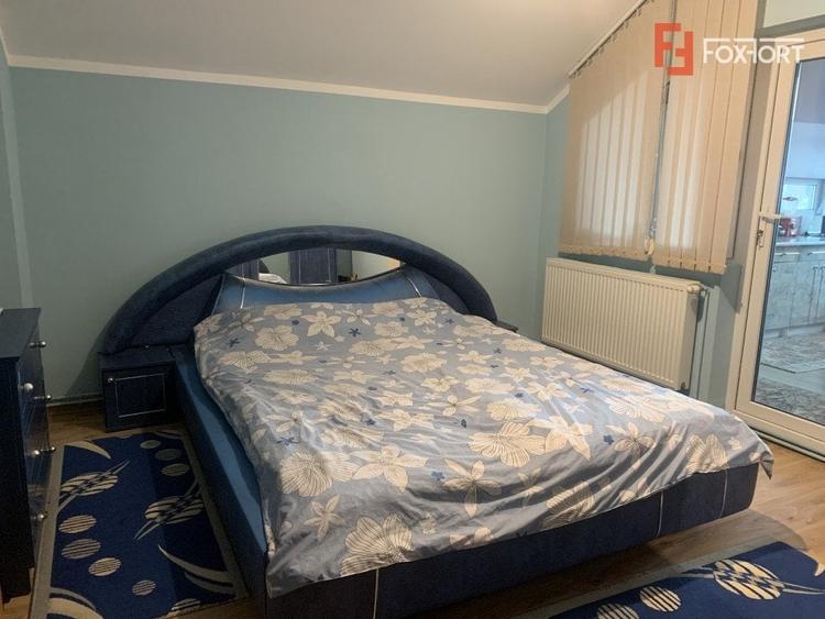Casă individuală cu 9 camere cu Canalizare în Dumbrăvița