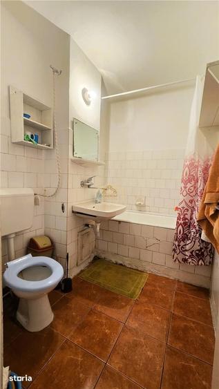 Apartament cu 4 camere decomandat în Micro 16