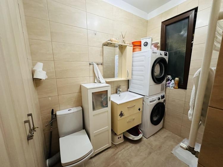 Duplex cu 5 camere cu Canalizare în Roșu