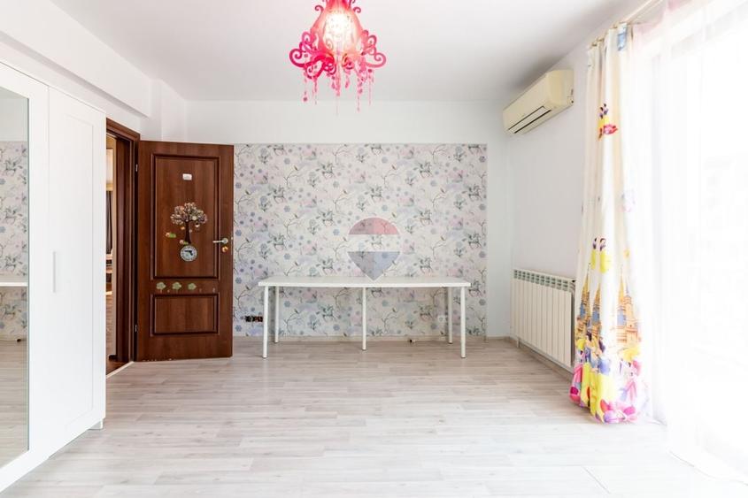 Apartament cu 3 camere semidecomandat, mobilat în Sisești