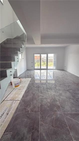 Duplex cu 5 camere cu Teren 350 Mp în Moșnița Nouă