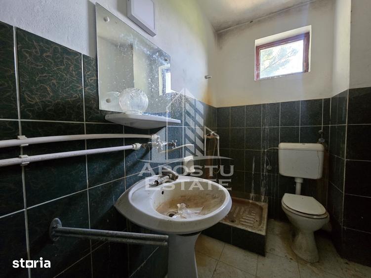 Casă cu 8 camere cu Teren 1140 Mp în Central