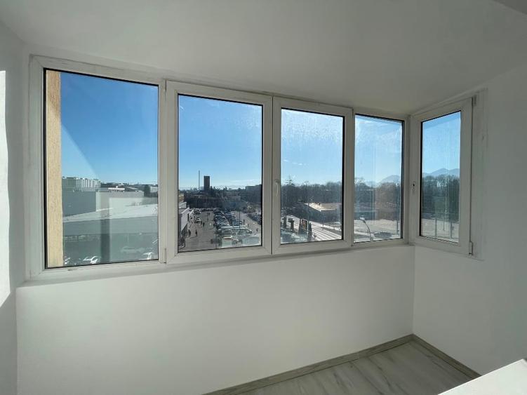 Apartament cu 2 camere decomandat, mobilat în Tractorul