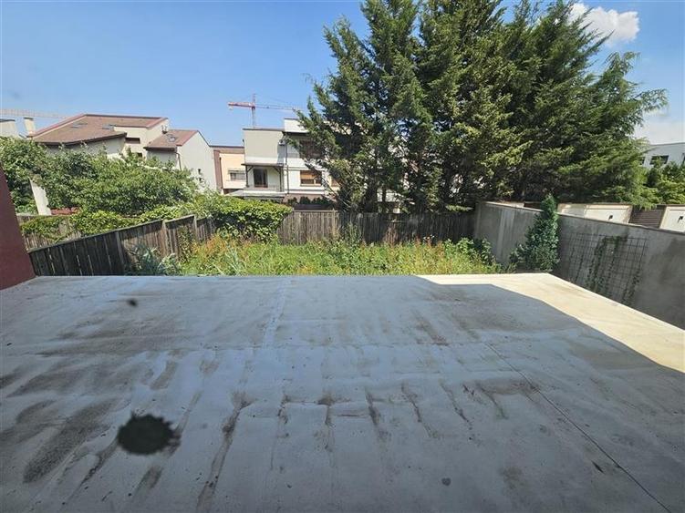 Duplex cu 10 camere cu Garaj în Bună Ziua