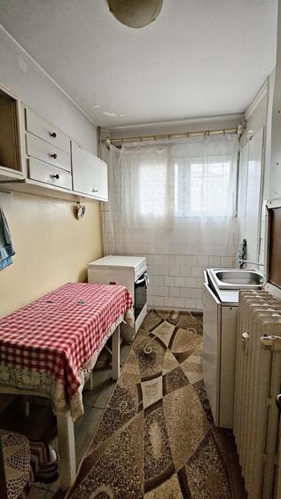 Garsonieră decomandată, etaj 2, balcon, bloc izolat – Astra, Str. Uranus - 7