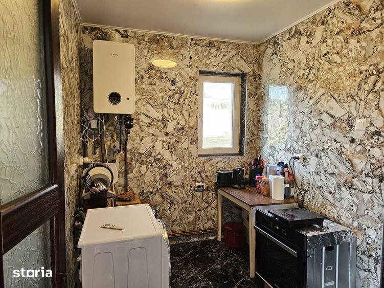 Casă cu 4 camere cu Teren 33000 Mp în Valea