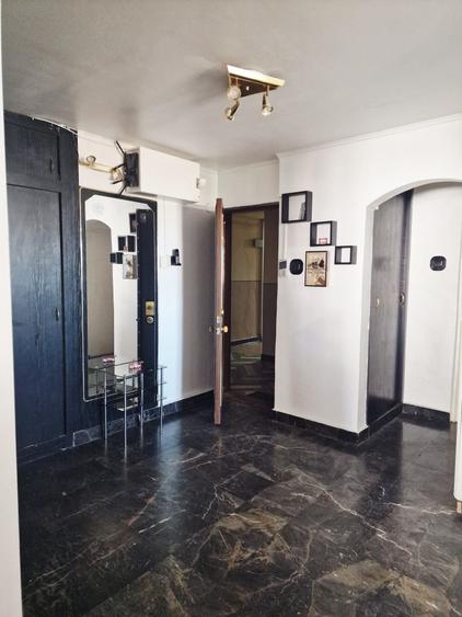 Apartament cu 3 camere decomandat în Rogerius