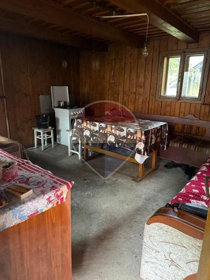 Casă individuală cu 4 camere cu Teren 7700 Mp în Brebeni