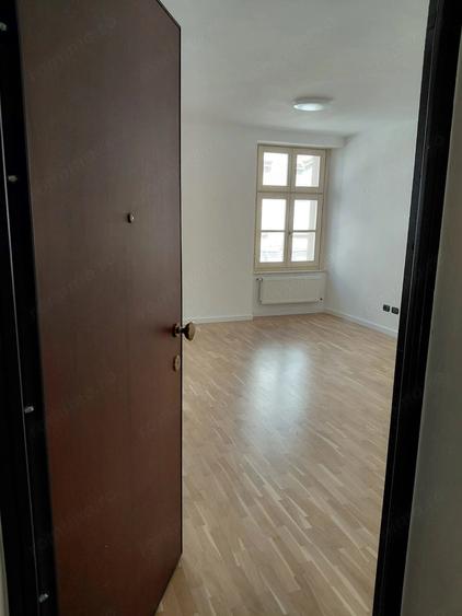 Spațiu comercial, de 30 mp, în P-ța Unirii