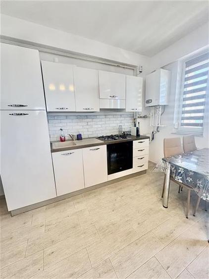 Apartament cu 2 camere decomandat, mobilat în Est