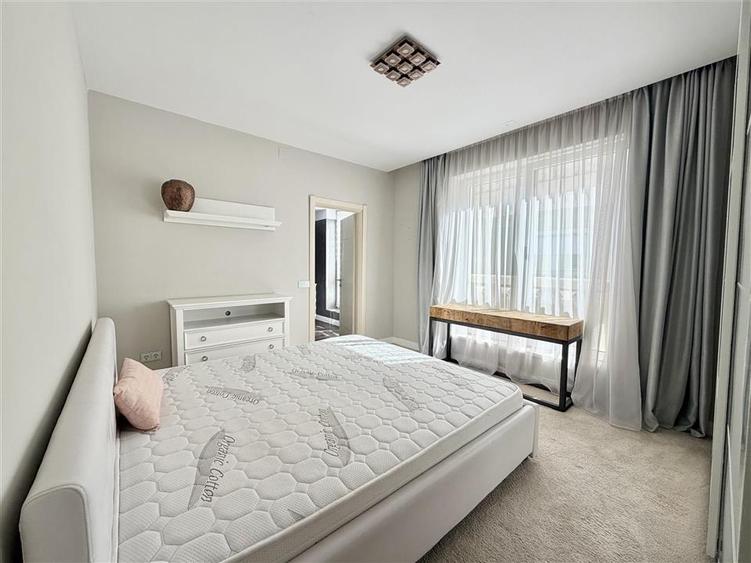 Penthouse cu 5 camere decomandat, mobilat în Herăstrău