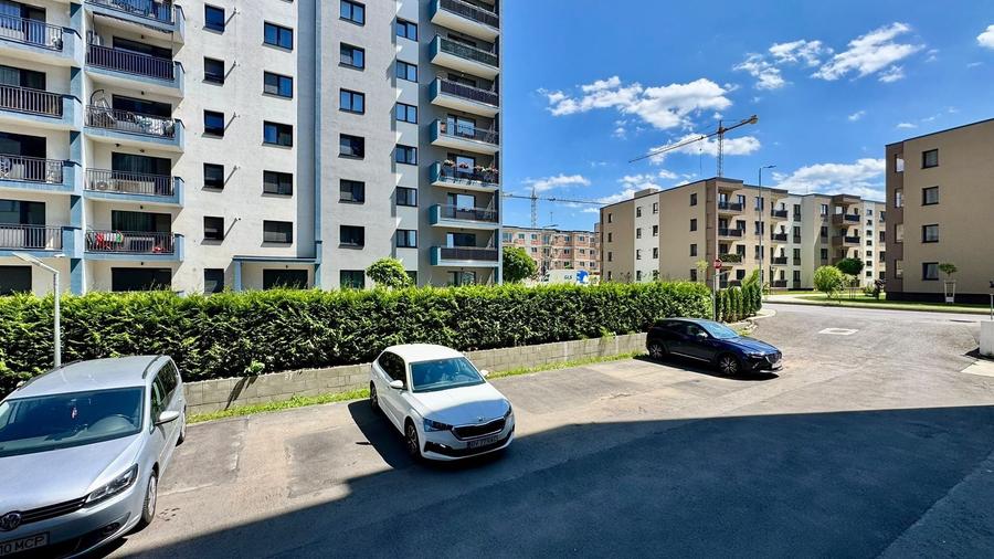 Apartament cu 4 camere decomandat, mobilat în Tractorul