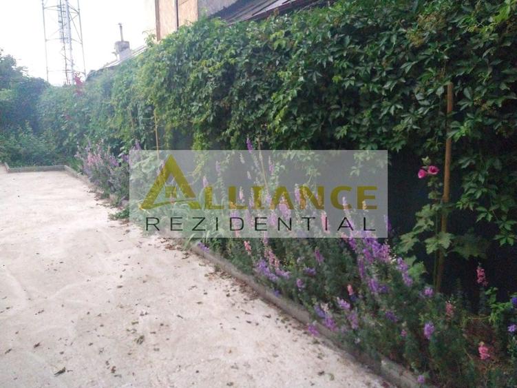 Casă individuală cu 6 camere cu Canalizare în Central