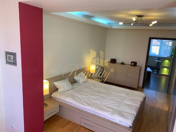 Apartament cu 2 camere semidecomandat, mobilat în Central
