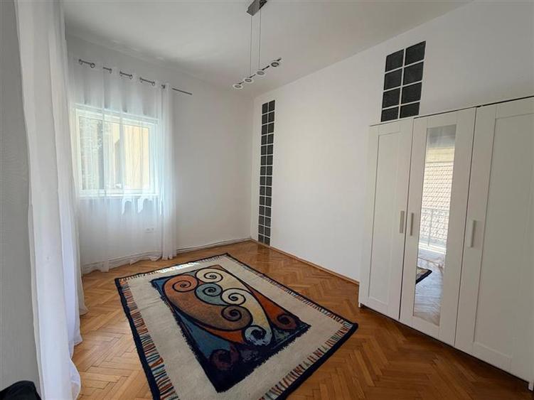 Apartament cu 3 camere semidecomandat în Grigorescu