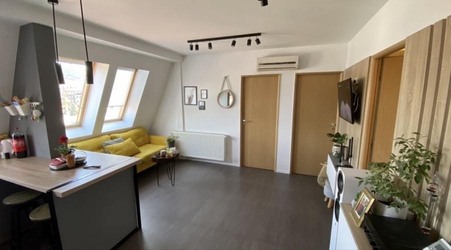 Apartament cu 3 camere decomandat în Florești