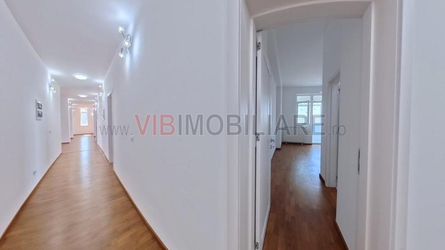 Apartament cu 5 camere decomandat în Tineretului