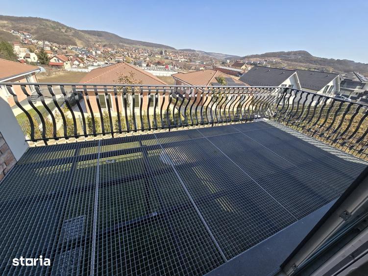 Casă cu 4 camere cu Teren 500 Mp în Corunca