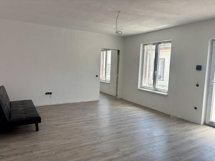 Apartament cu 3 camere decomandat în Lazaret