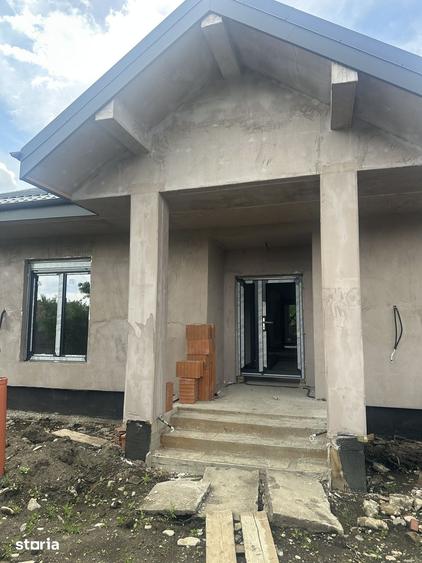 Casă cu 3 camere decomandat cu Teren 900 Mp în Central