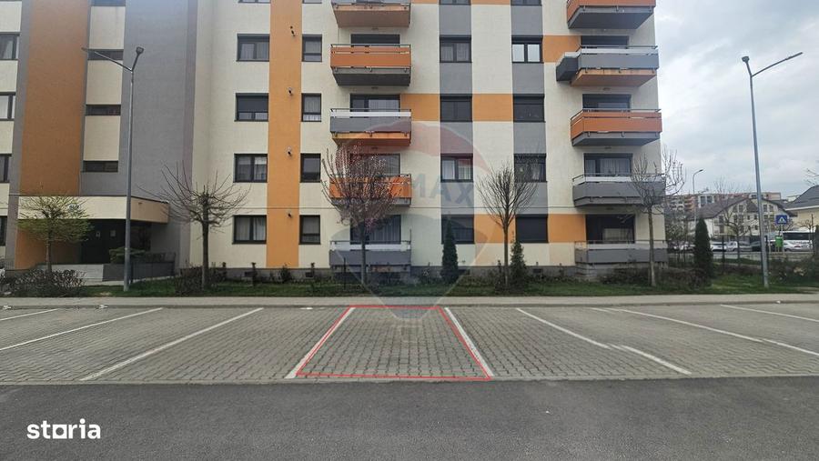 Apartament cu 3 camere decomandat, mobilat în Tractorul