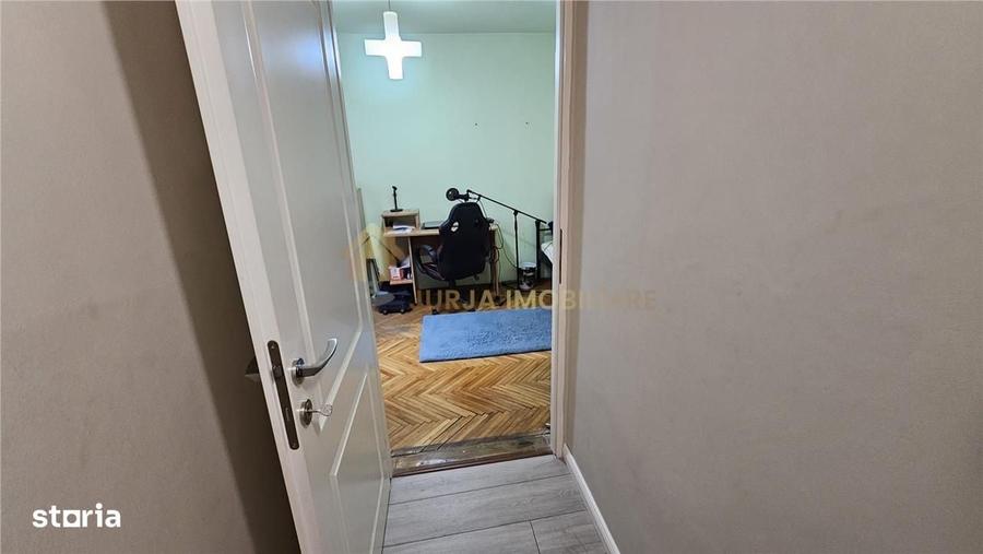 Apartament cu 4 camere decomandat în Florești