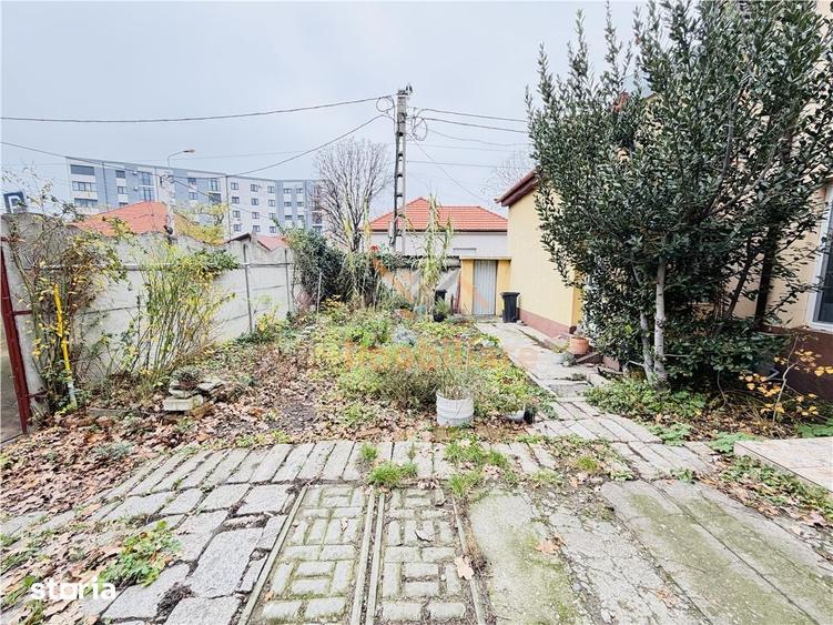 Casă cu 5 camere cu Teren 238 Mp în Central