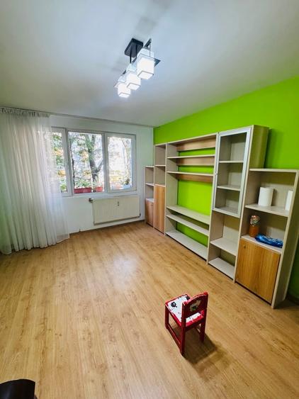 Apartament cu 3 camere decomandat în Drumul Taberei