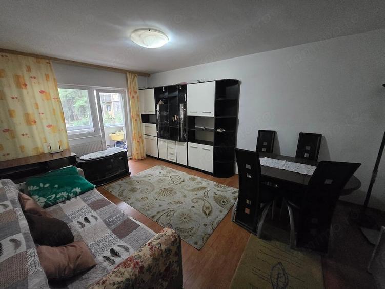 Apartament cu 3 camere decomandat în Aradului