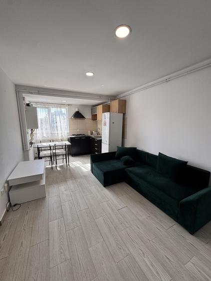 Apartament cu 3 camere decomandat în Exterior Vest