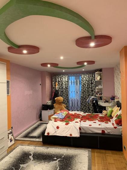 Apartament cu 4 camere decomandat în Central