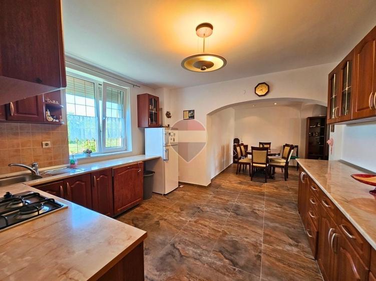 Duplex cu 7 camere cu Teren 386 Mp în Bănești